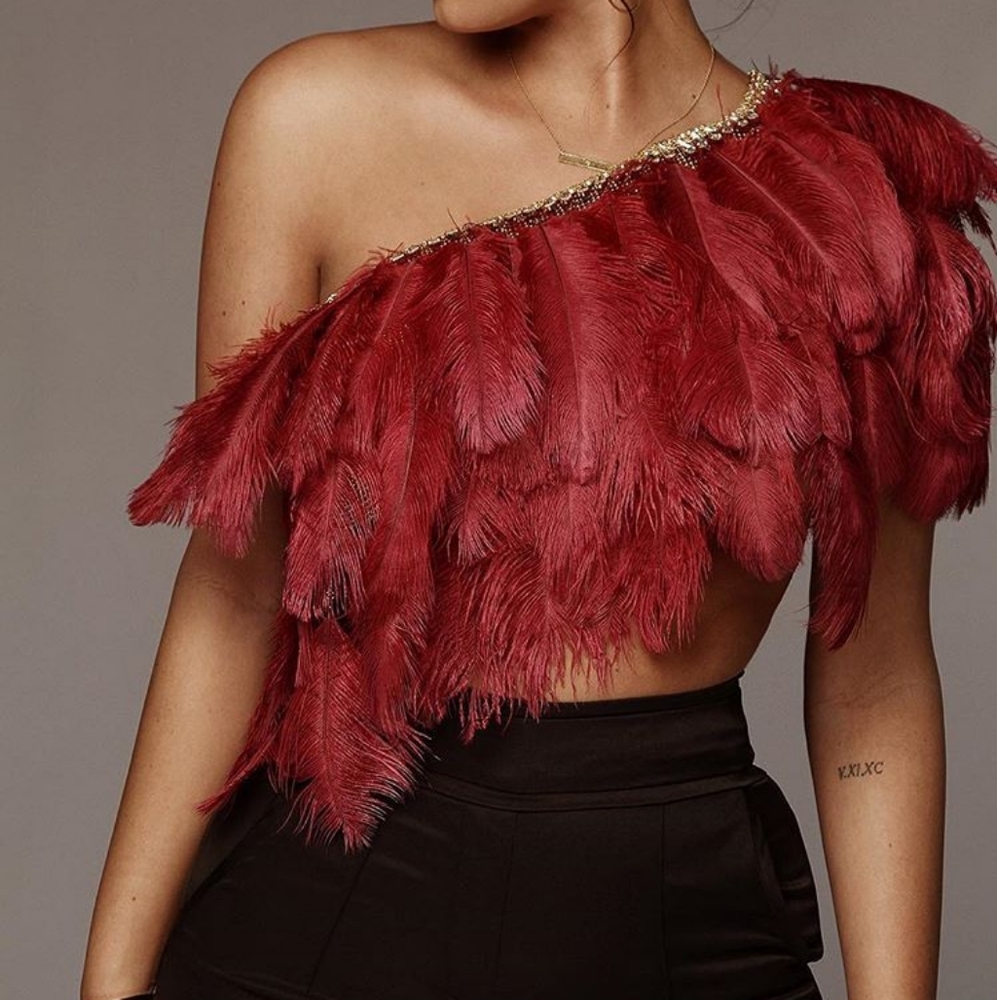 Feathers top